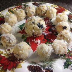 A picture of Tropical coconut ladoo.