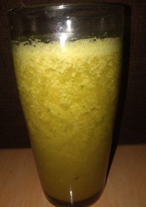 Foto resep Smoothie Nanas Mentimun Untuk Kecantikan Wanita