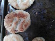 Una foto de pancitos de salame sin levadura
