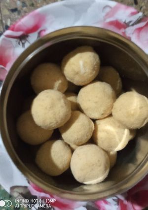रवा बेसन लाडू (Rava Besan Ladoo Recipe In Marathi) रेसिपी चे मुख्य फोटो 