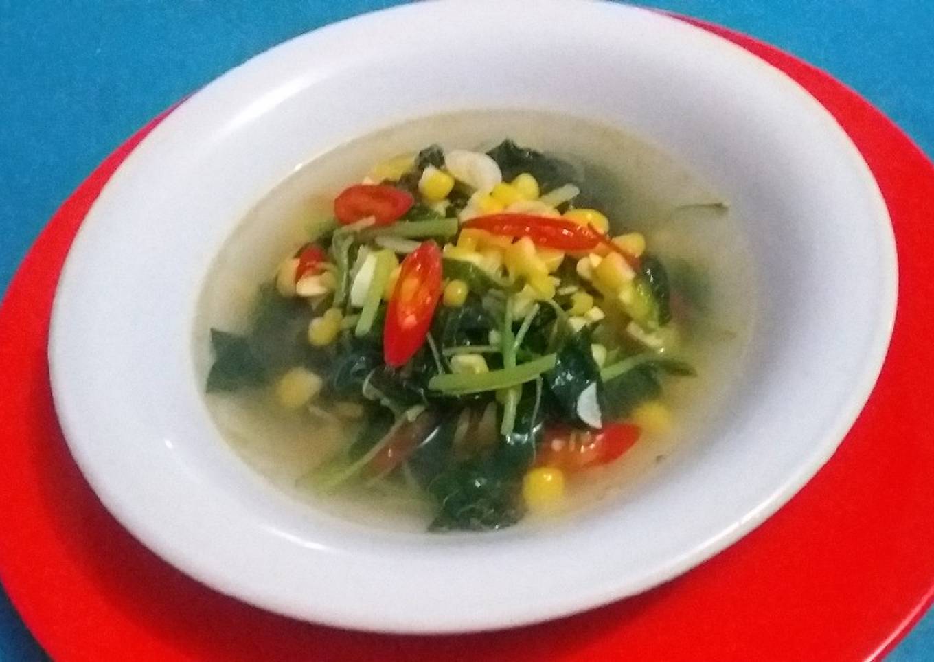 Jagung manis transparan dengan bayam