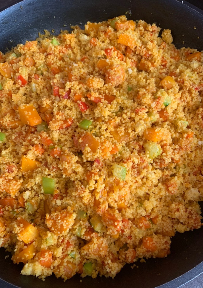 Una foto de Cuscús con verduras