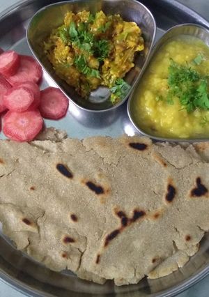 A picture of Baigun bharta, dal,bhakri.