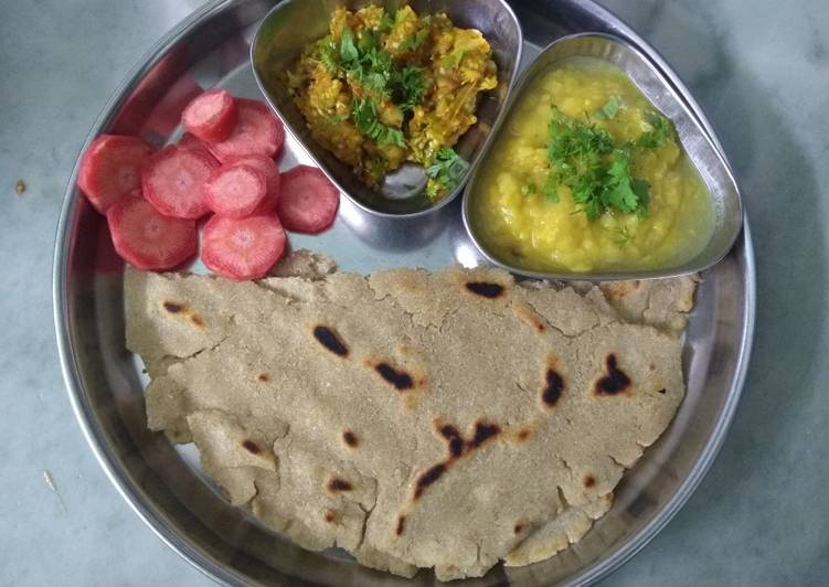 Recipe of Homemade Baigun bharta, dal,bhakri