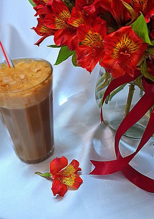عکسی از دستور پامکِن اسپایس لاته (لاته کدو حلوایی ادویه دار)