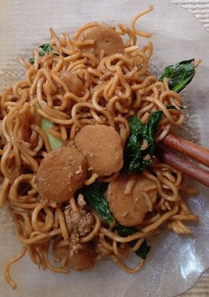 A picture of Quick Fried Noodles (Mie Goreng).