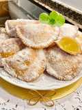Pastelitos con compota de manzana (Cupcakes filled with apple compote)