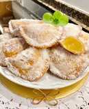Pastelitos con compota de manzana (Cupcakes filled with apple compote)