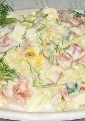 Фото Салат с крабовым мясом и помидорами.