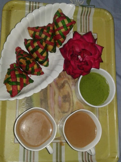 रंगीन मैट समोसे गर्म गर्म चाय के साथ (Rangeen mat samose garam garam chai ke saath recipe in hindi) रेसिपी मुख्य फोटो