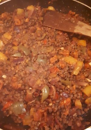 Une photo de Lentilles vertes aux poivrons et chorizo