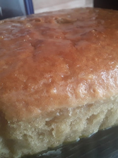 Una foto de Budín de manzana verde con glaseado de maracuyá a mi estilo...🥧🍰🍏🍋🍯🍰🥧