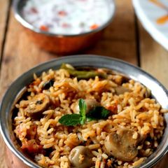 A picture of Mushroom briyani.