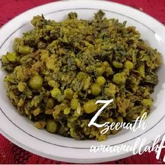 A picture of Paalak Kheema with Green Peas.