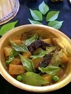 শিউলি পাতার ডালনা (shiuli patar dalna recipe in Bengali) রেসিপির প্রধান ছবি