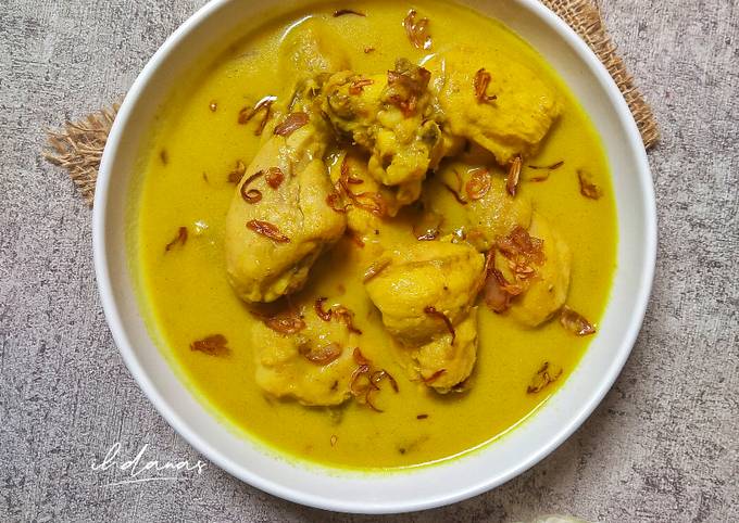 Opor Ayam Bumbu Kuning