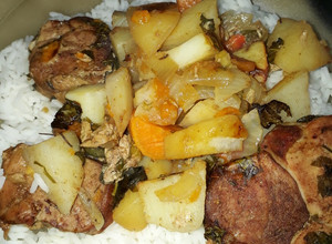 Una foto de Lomo de cerdo con Romero, tomillo, albahaca y verduras / arroz