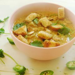 A picture of Curried parsnip soup.