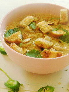 A picture of Curried parsnip soup.