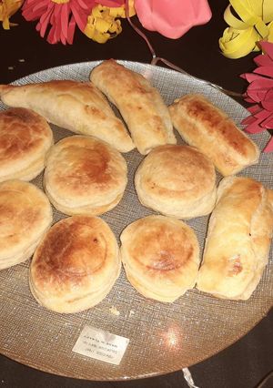 A picture of Puff pastry and chicken patties.