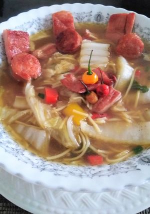 Una foto de Sopa china con cecina y chorizo Amazónico (fusión) 👍🇵🇪