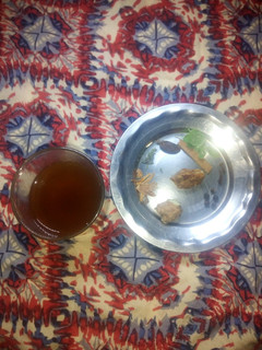 इम्यूनिटी बूस्टर हर्बल टी (immunity booster herbal tea recipe in Hindi) रेसिपी मुख्य फोटो