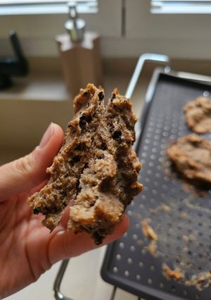 Una foto de Cookie de plátano y chips de cacao