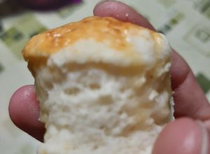 Una foto de Scones salados con aceite