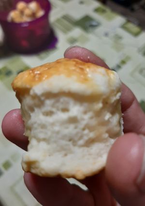 Una foto de Scones salados con aceite