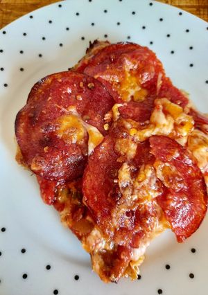 A picture of My keto,low-carb chicken crust pizza.