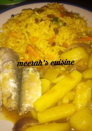 A picture of Fried rise with pototoes souce nd fish.