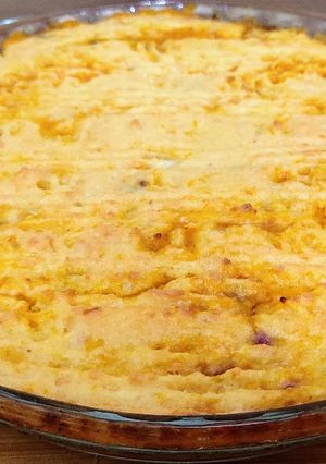 Una foto de Pastel de calabacín y boniato relleno de lentejas