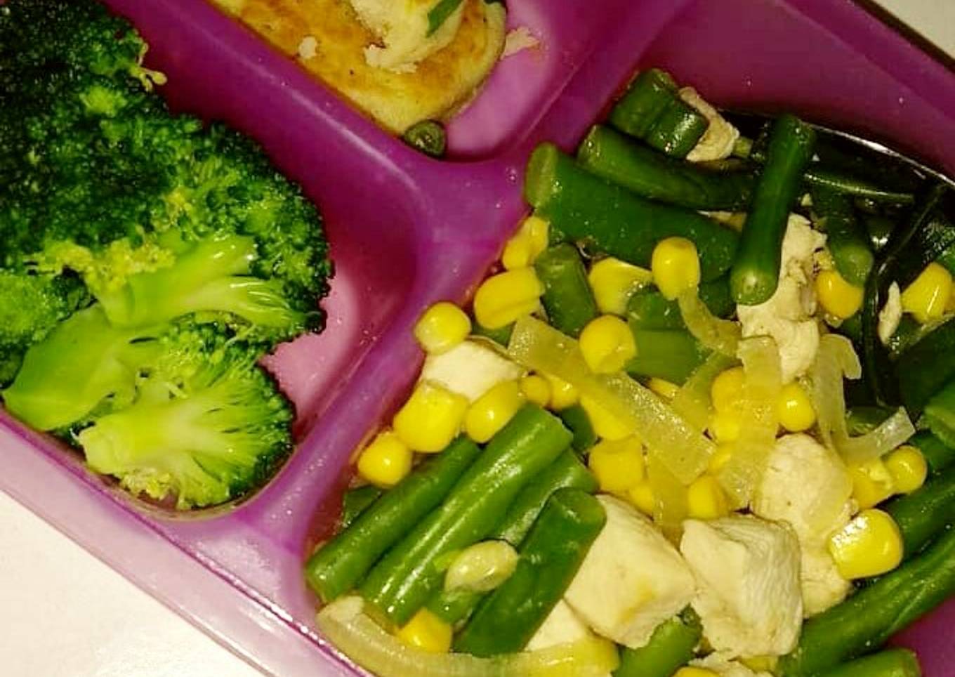 Menu diet day #2 tumis sayur + dada ayam dan perkedel panggang