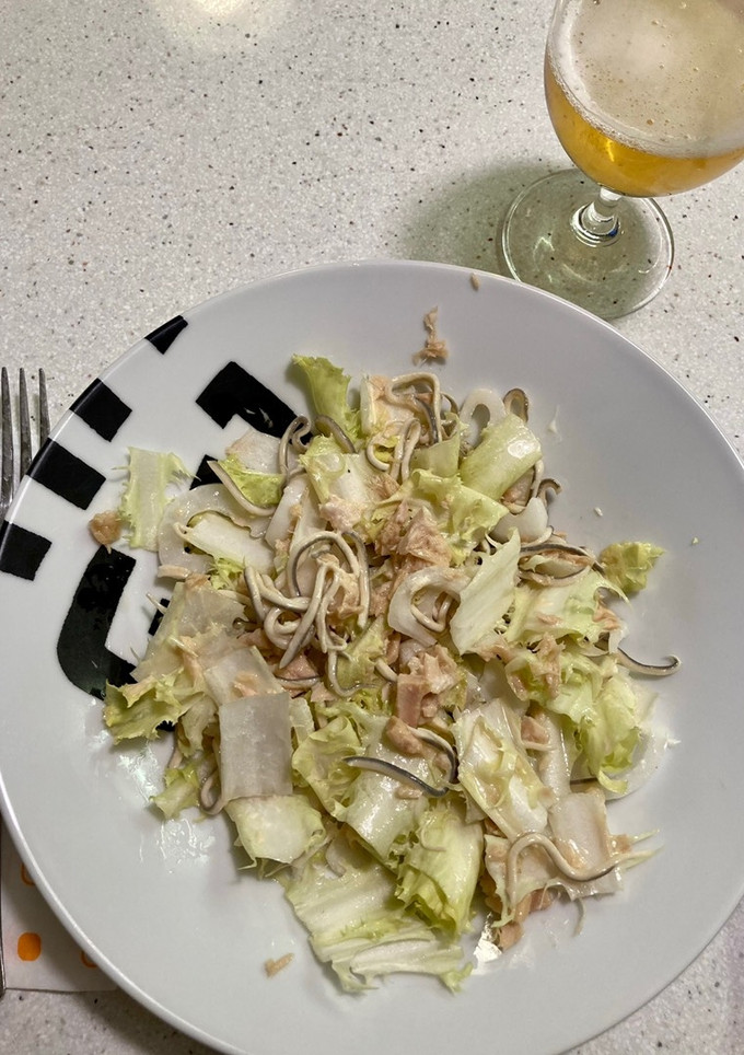Una foto de Ensalada de Escarola y Gulas