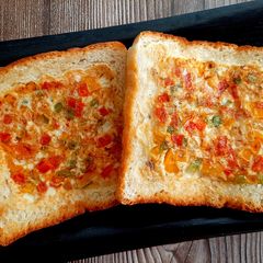 A picture of Omelette in a Hole.