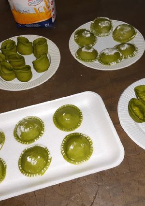 Una foto de • Pasta casera (sorrentinos y capeletis) •