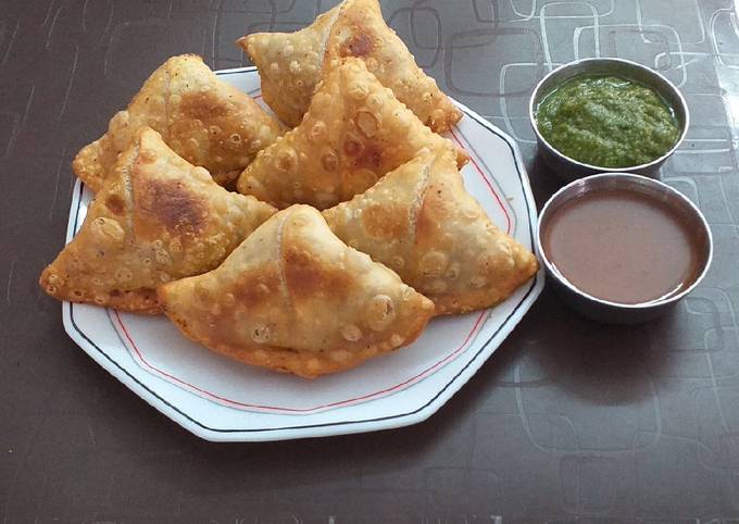 Multigrain stuffed samosa