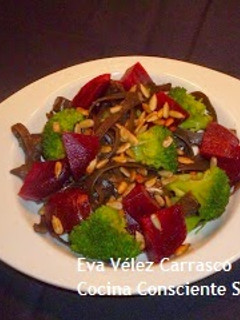 Una foto de Ensalada de espagueti de mar