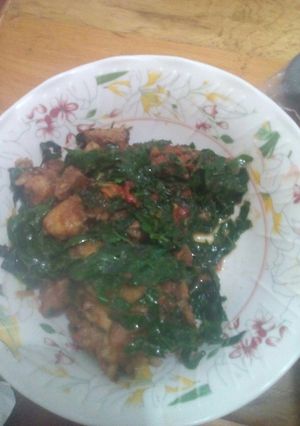 A picture of Mix beef with greens.