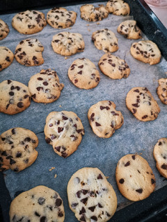 A picture of Chocolate chip butter cookies.