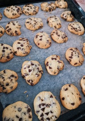 A picture of Chocolate chip butter cookies.