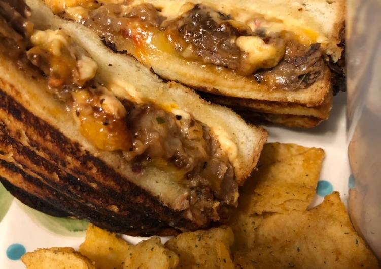 Recipe of BBQ brisket grilled pimento cheese sandwich in 12 Minutes for Family