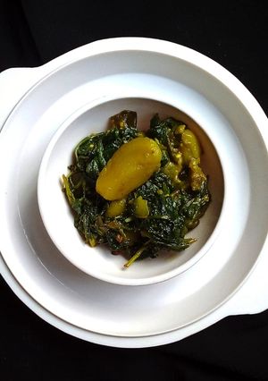 পালং শাকের ঘন্ট (palak saager ghonto recipe in bengali) রেসিপির প্রধান ছবি