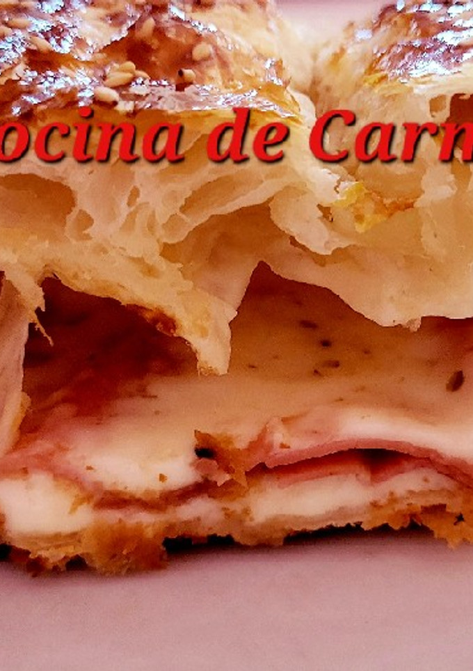 Una foto de Hojaldre con doble de queso y jamón