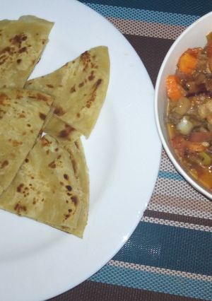 A picture of Chapati and chicken.