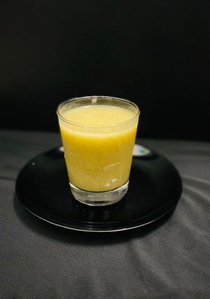 A picture of Apple kiwi juice.