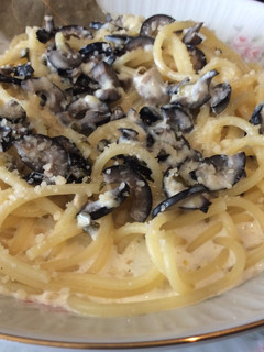 A picture of Black Olives and Capers in a Cream Sauce.