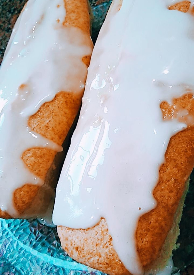 Una foto de Budín de limón con glaseado de limón