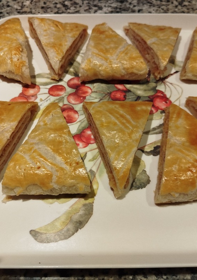 Una foto de Pastelitos de hojaldre con manzanas y canela