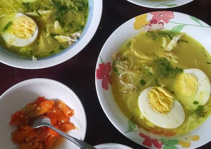 5. Soto Ayam Kuah Kuning